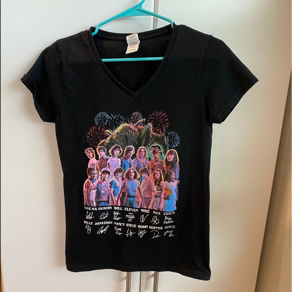 Stranger things black shirt Signatures